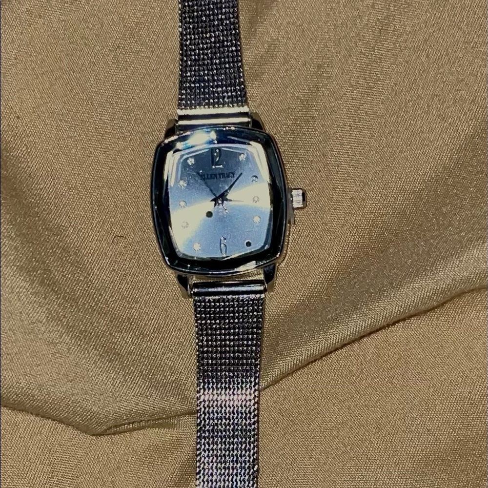 Ellen Tracy watch barely worn ever, simple elegance to this watch.
